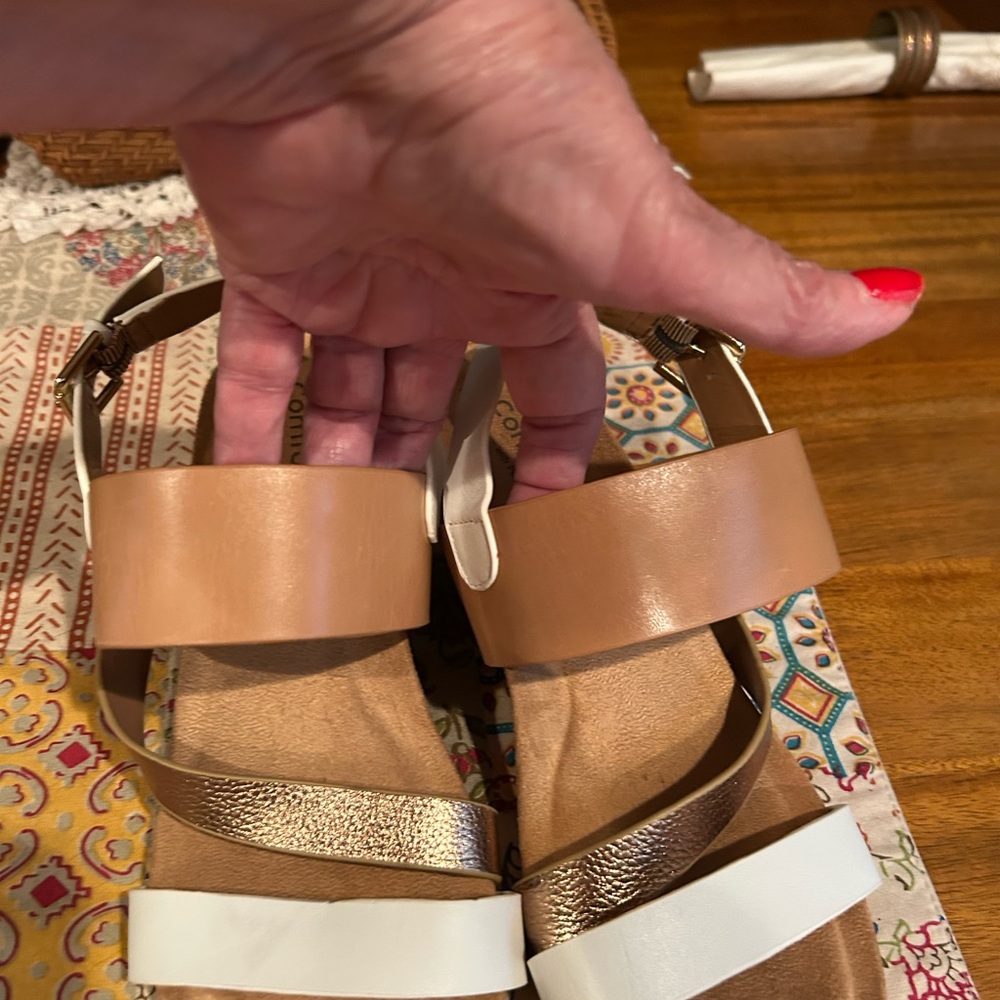 Elegant Tan and White Women's Sandals 8 medium